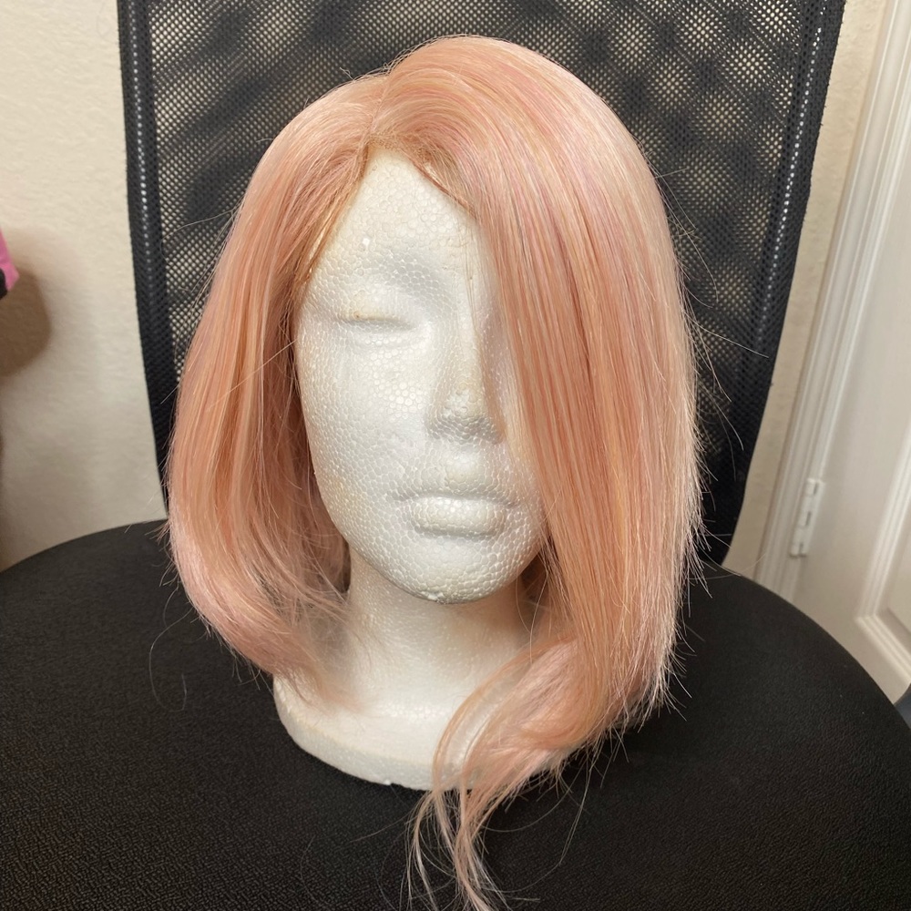 Motown tress Pink Bob Wig.